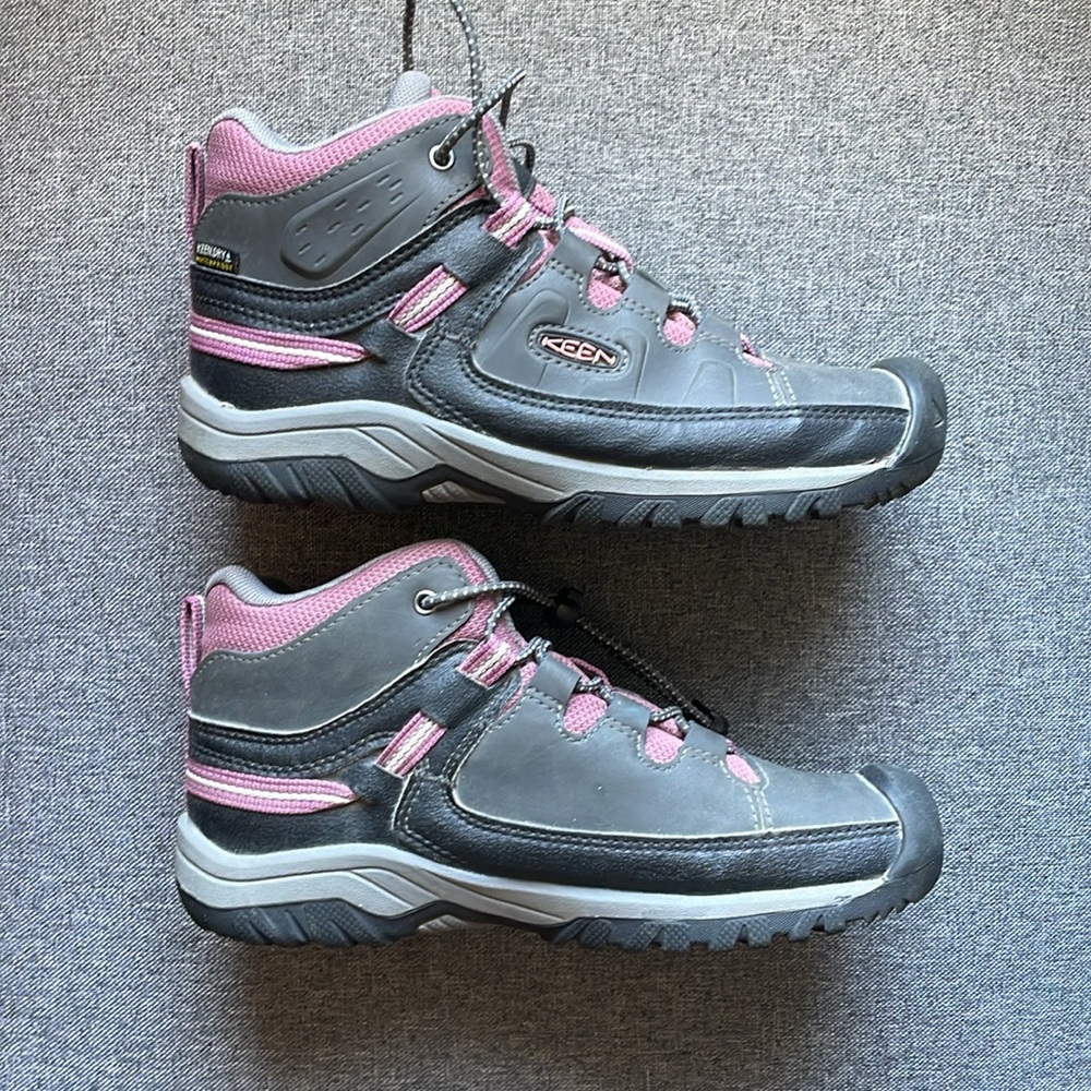 Excellent condition KEEN kids hiking boots, size 3 - Picture 4 of 6